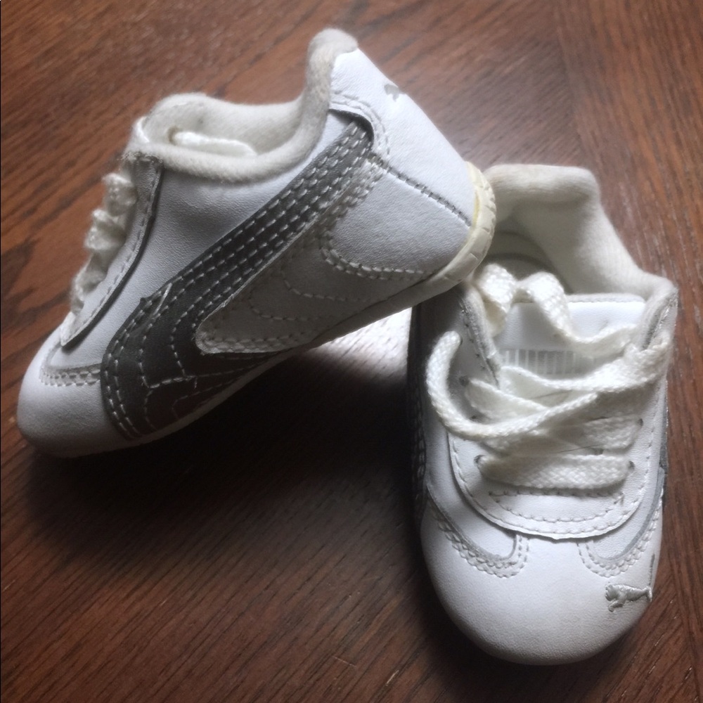 Baby shoes-pumas